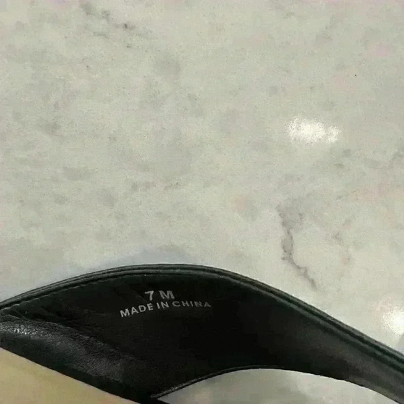 Saks 5th Avenue Womens Leather Sandals Size 7 - Picture 2 of 3